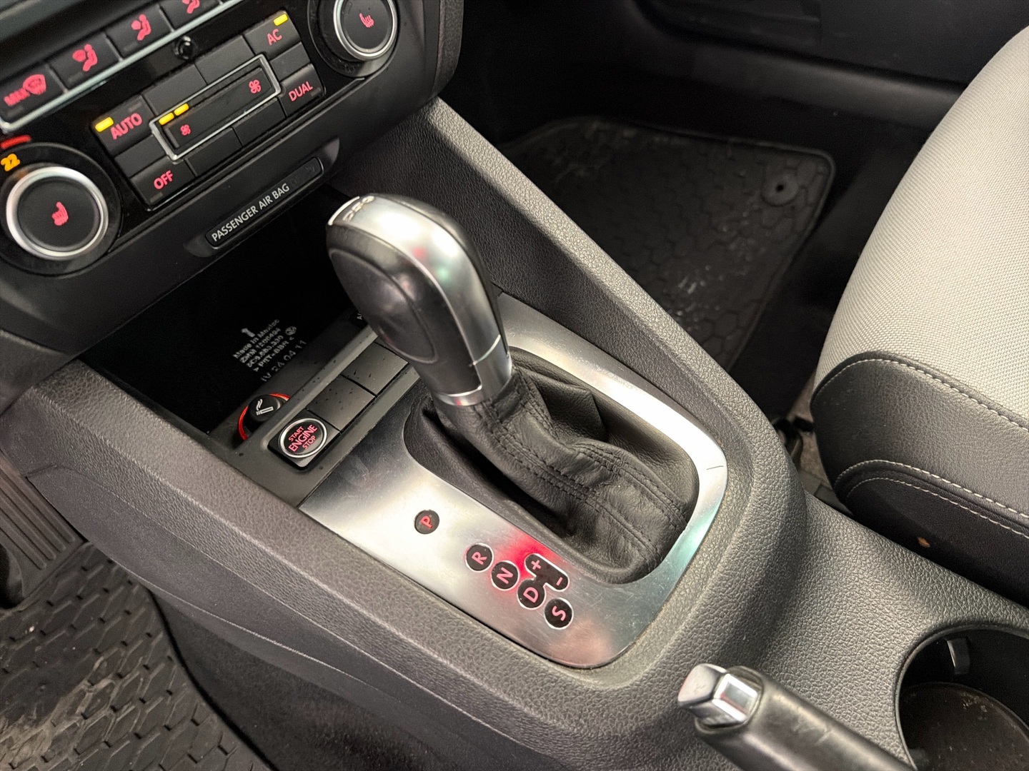 VOLKSWAGEN Jetta 2011