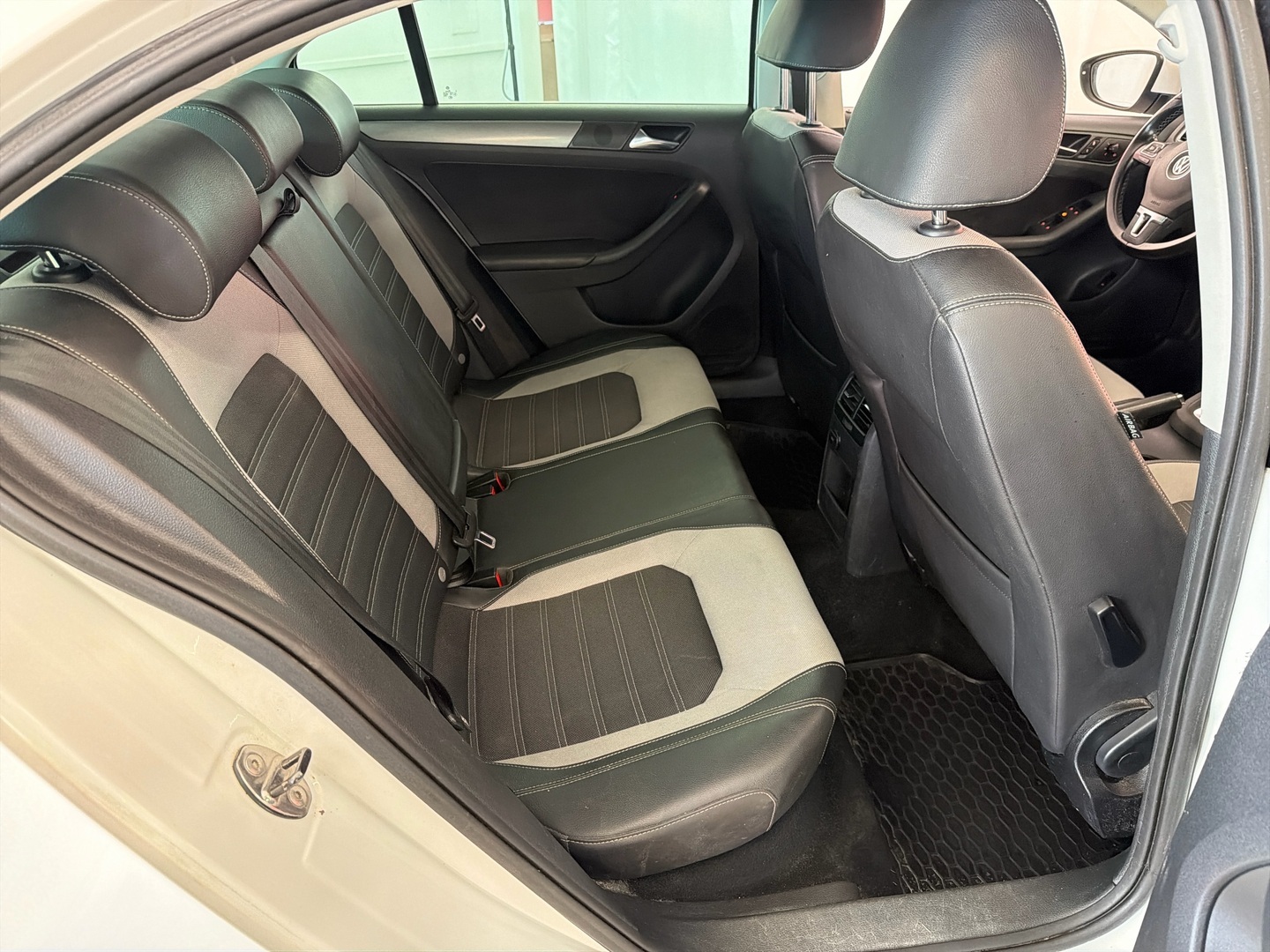VOLKSWAGEN Jetta 2011
