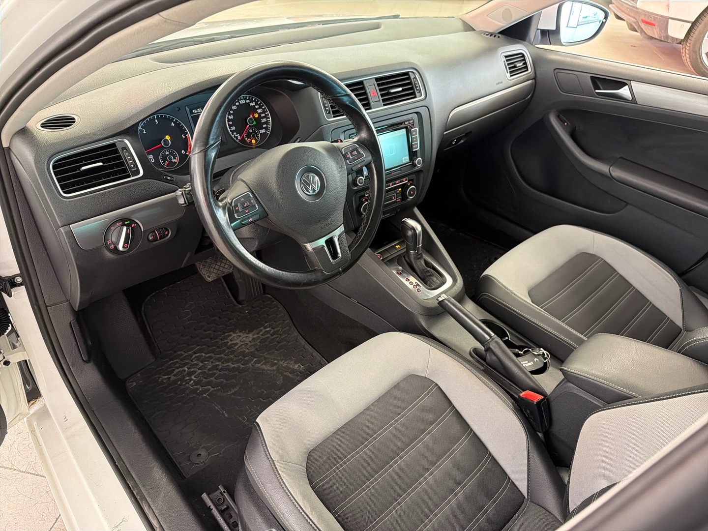 VOLKSWAGEN Jetta 2011