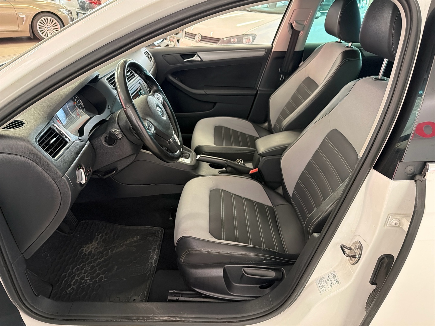 VOLKSWAGEN Jetta 2011