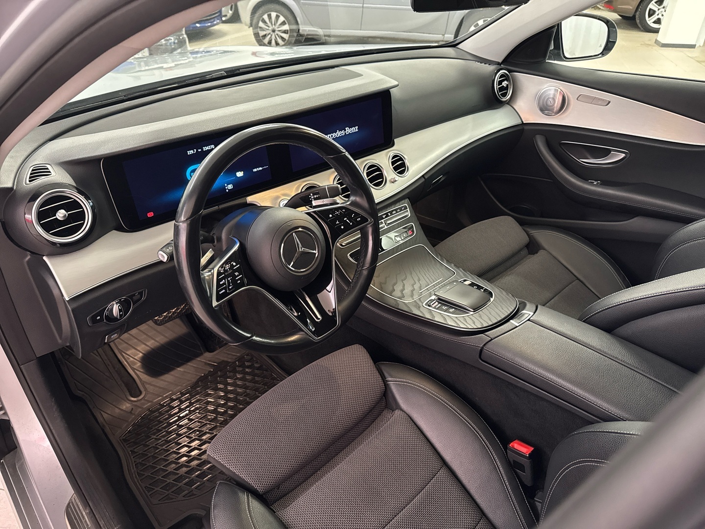 MERCEDES-BENZ E 2021