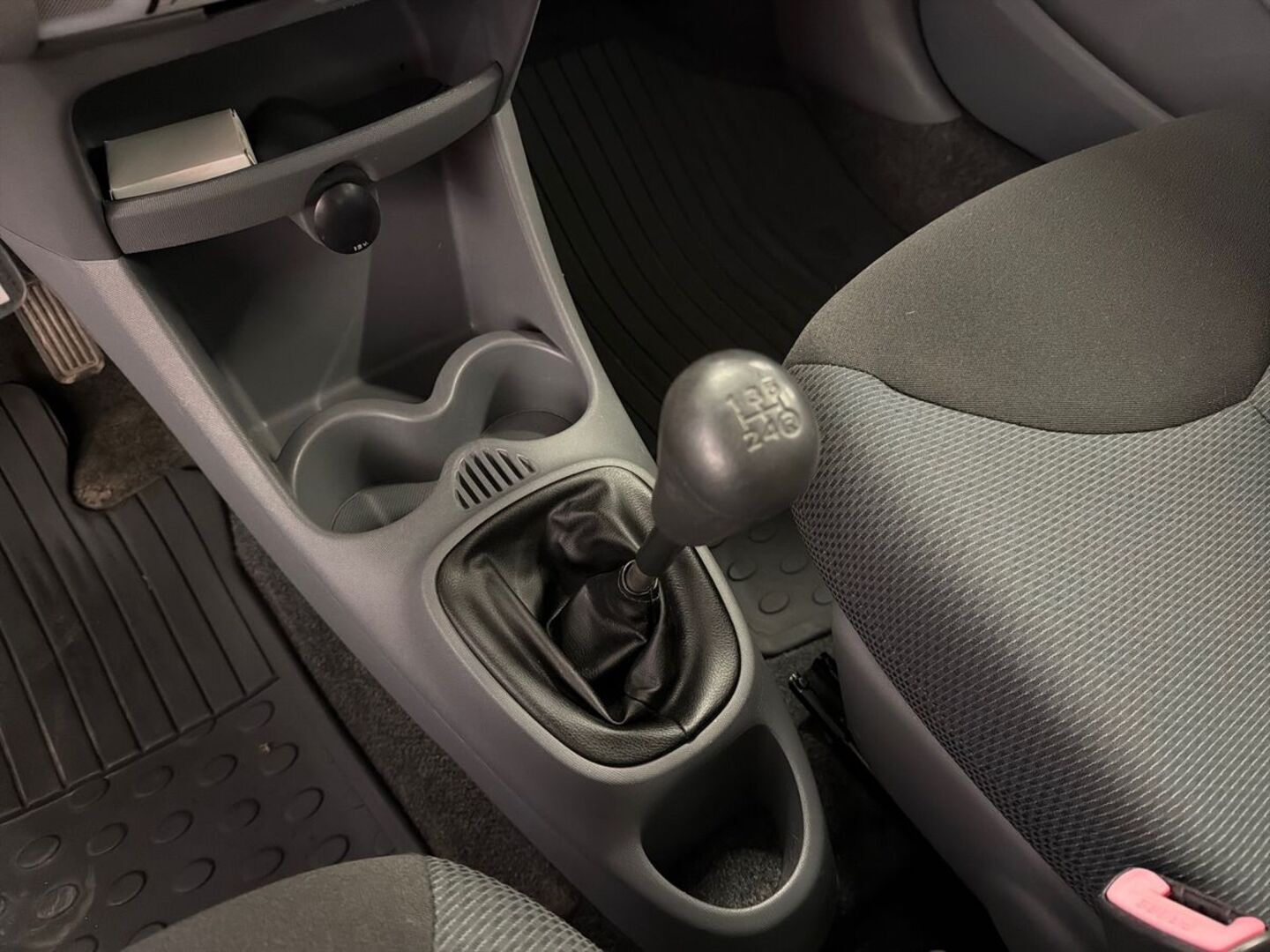 TOYOTA AYGO 15