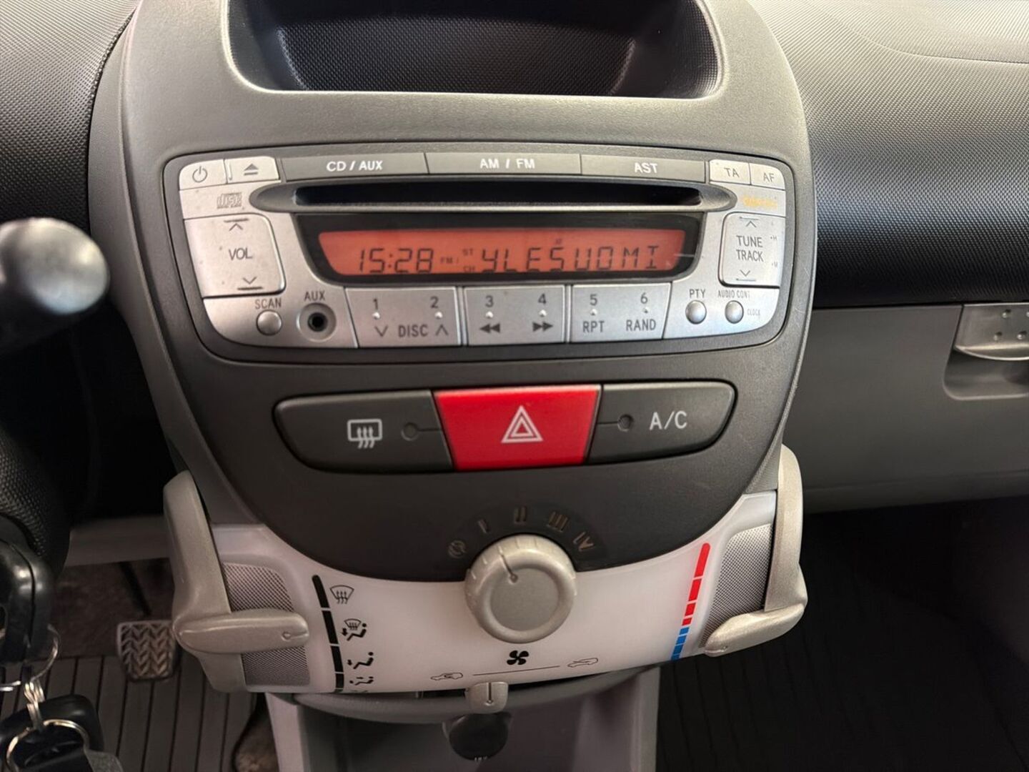 TOYOTA AYGO 16