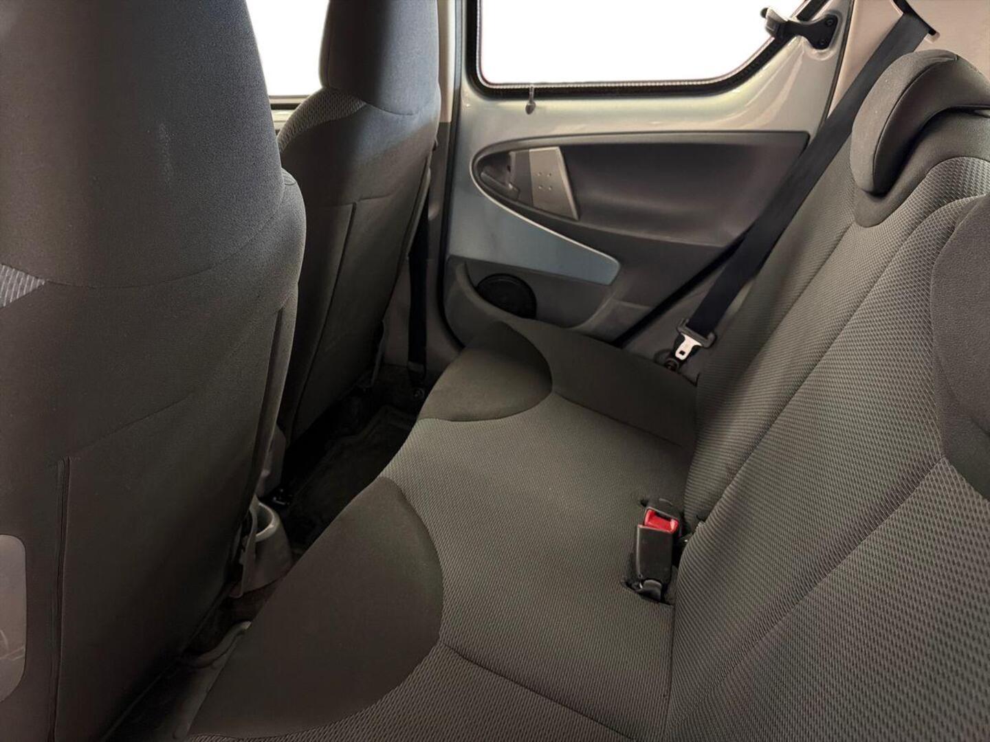 TOYOTA AYGO 8