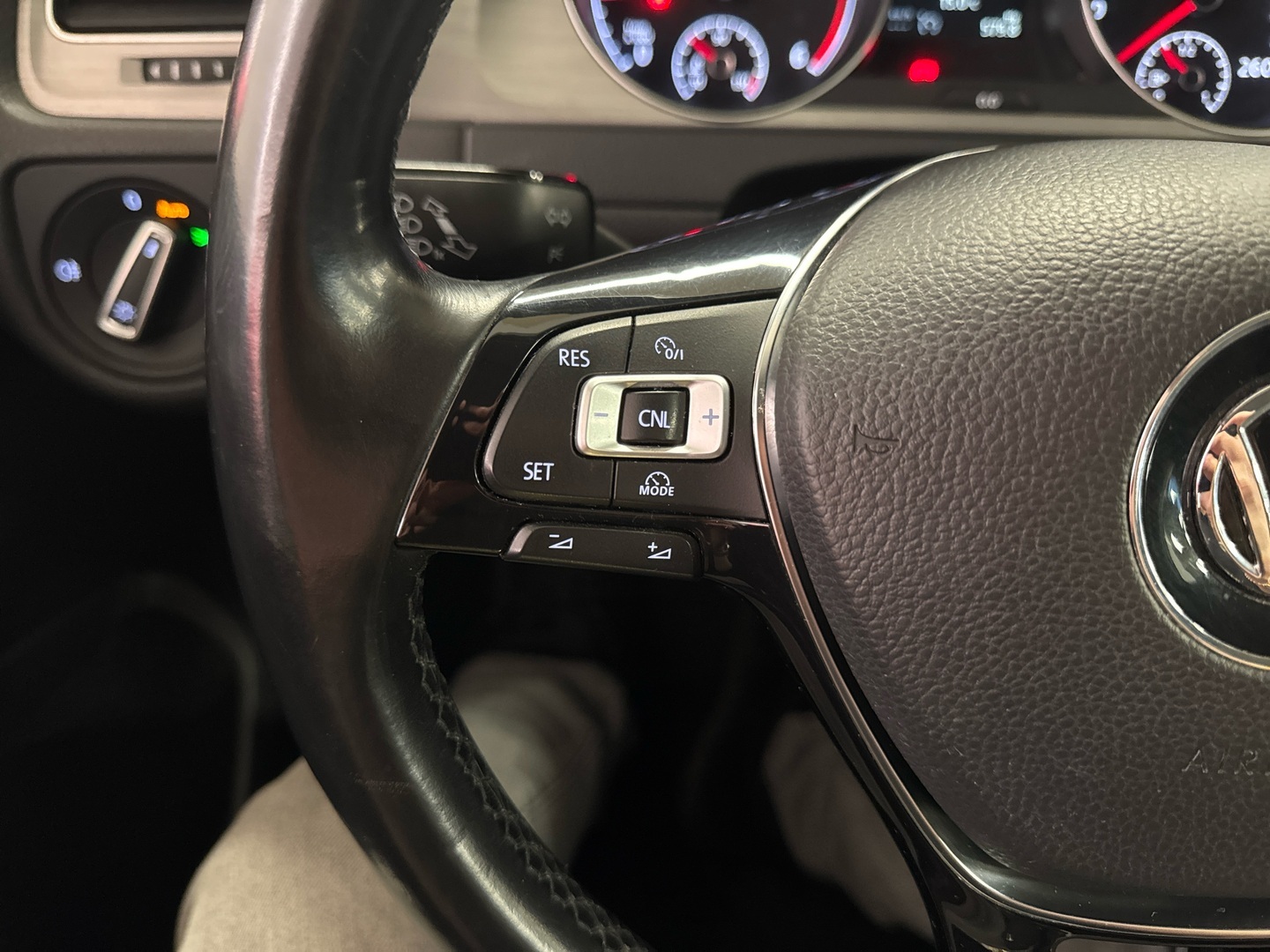 VOLKSWAGEN Golf 2015