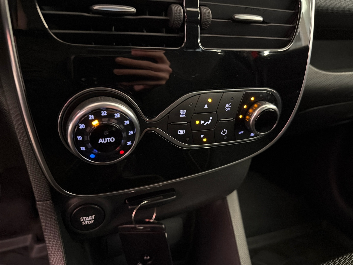 RENAULT Clio 2015