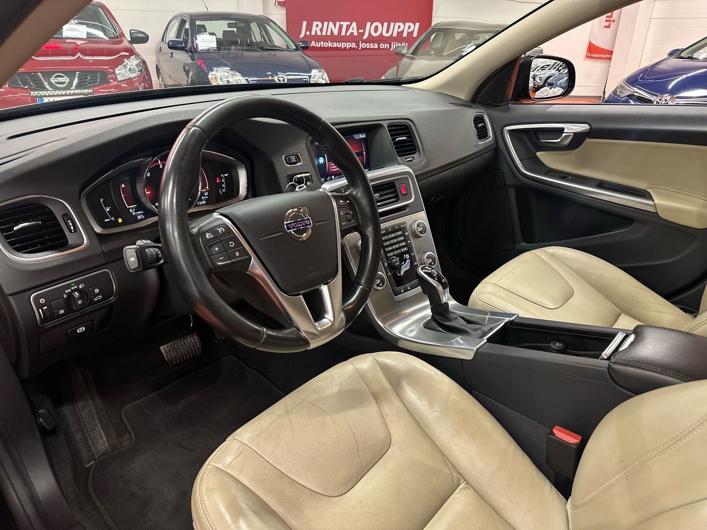 VOLVO V60 Cross Country 2017