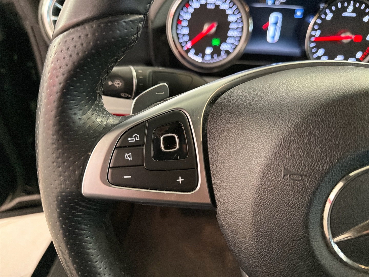 MERCEDES-BENZ E 2018