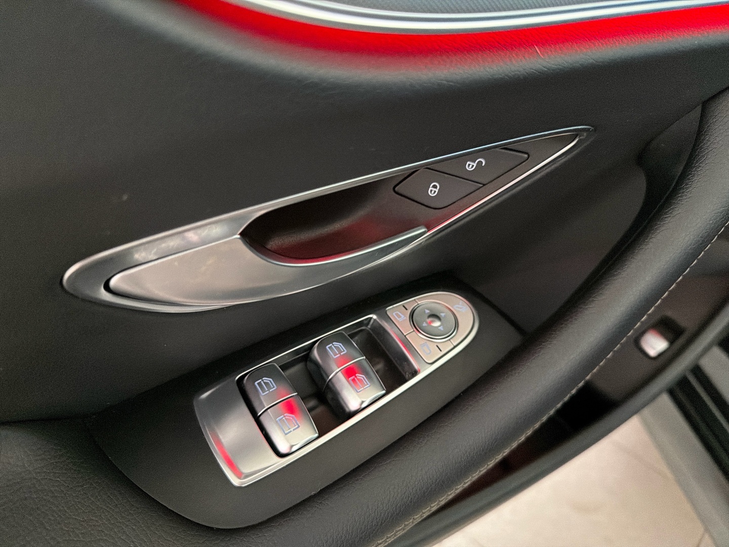 MERCEDES-BENZ E 2018