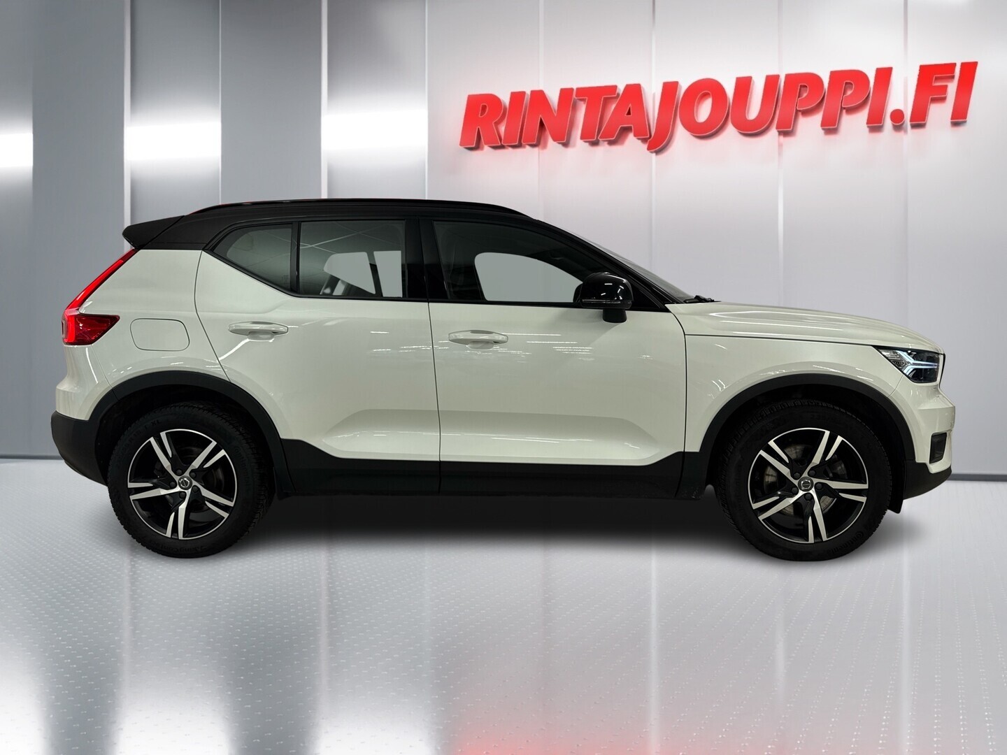 VOLVO XC40 2021