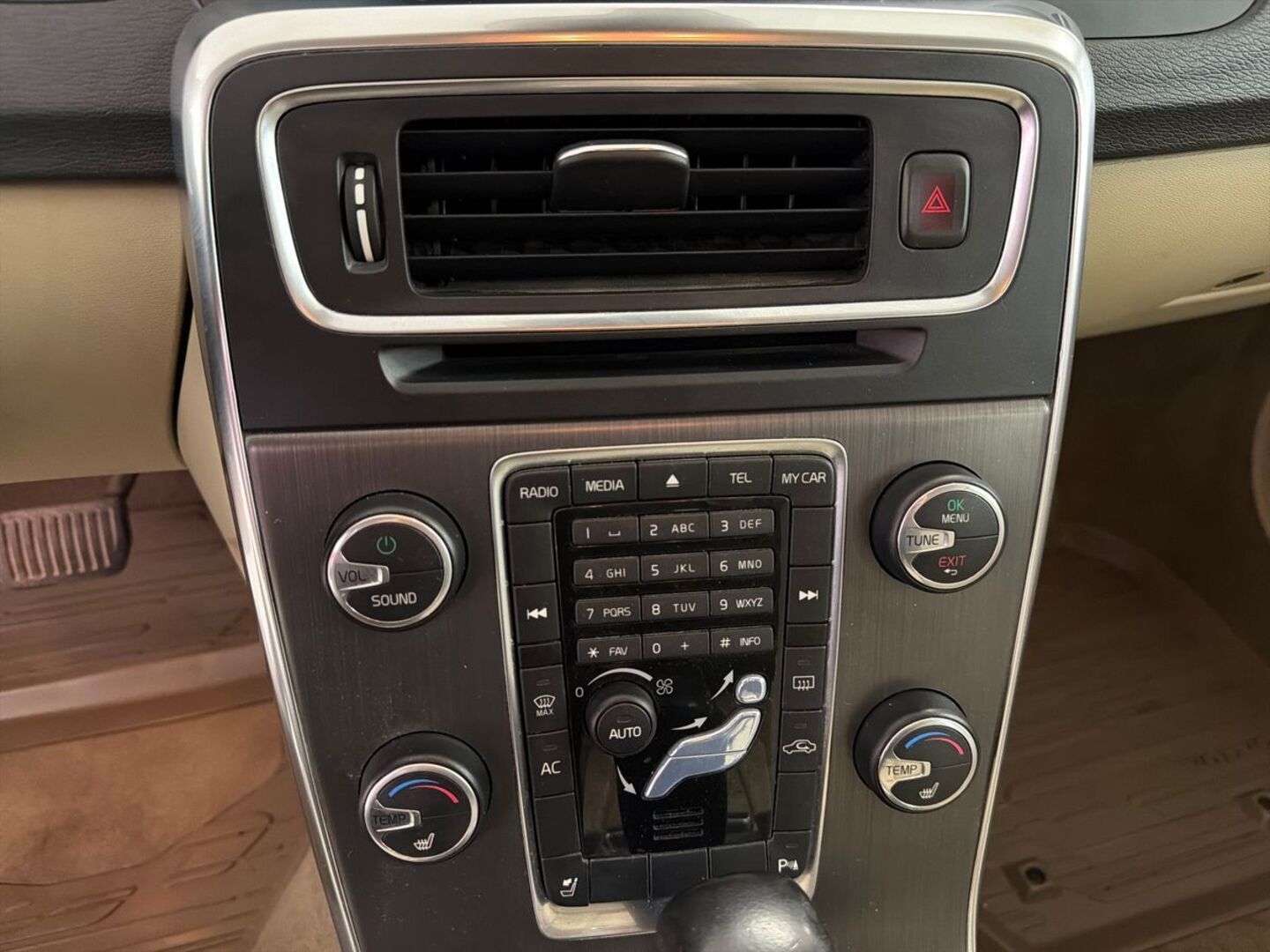 VOLVO V60 2011