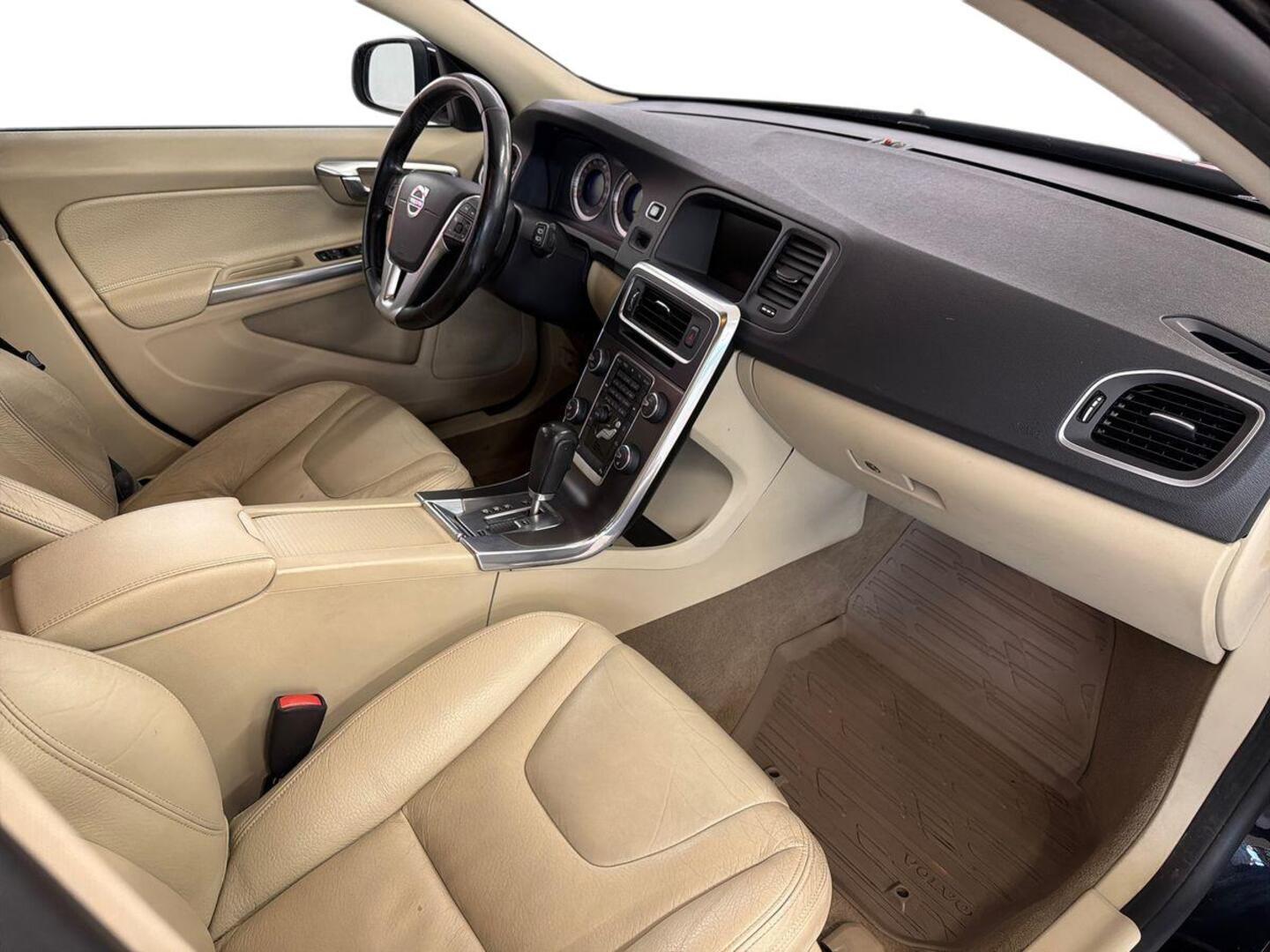 VOLVO V60 2011