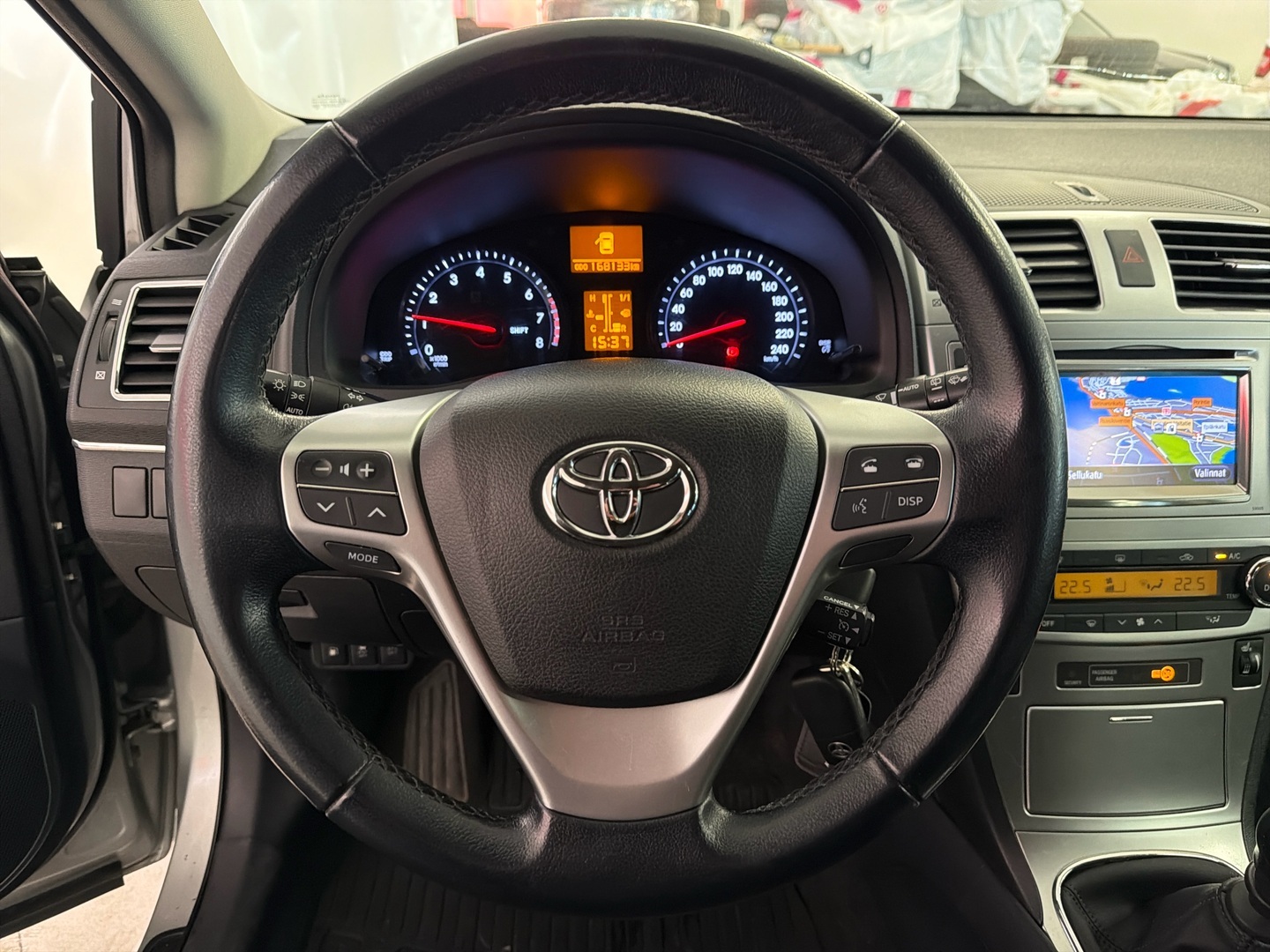 TOYOTA Avensis 2012