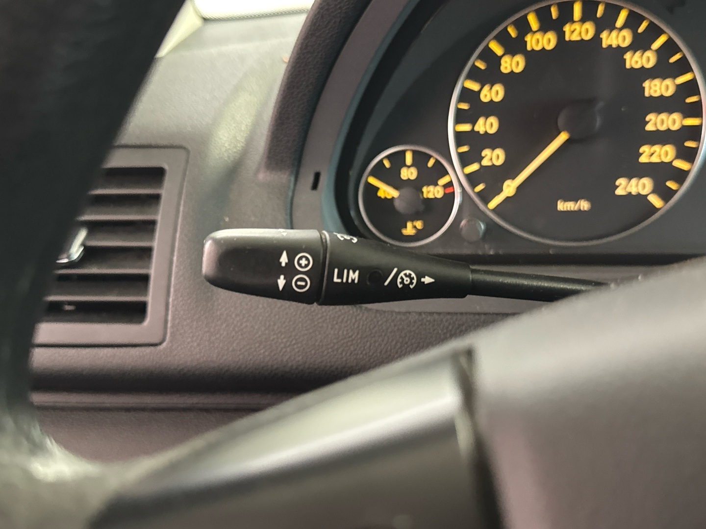 MERCEDES-BENZ A 2011