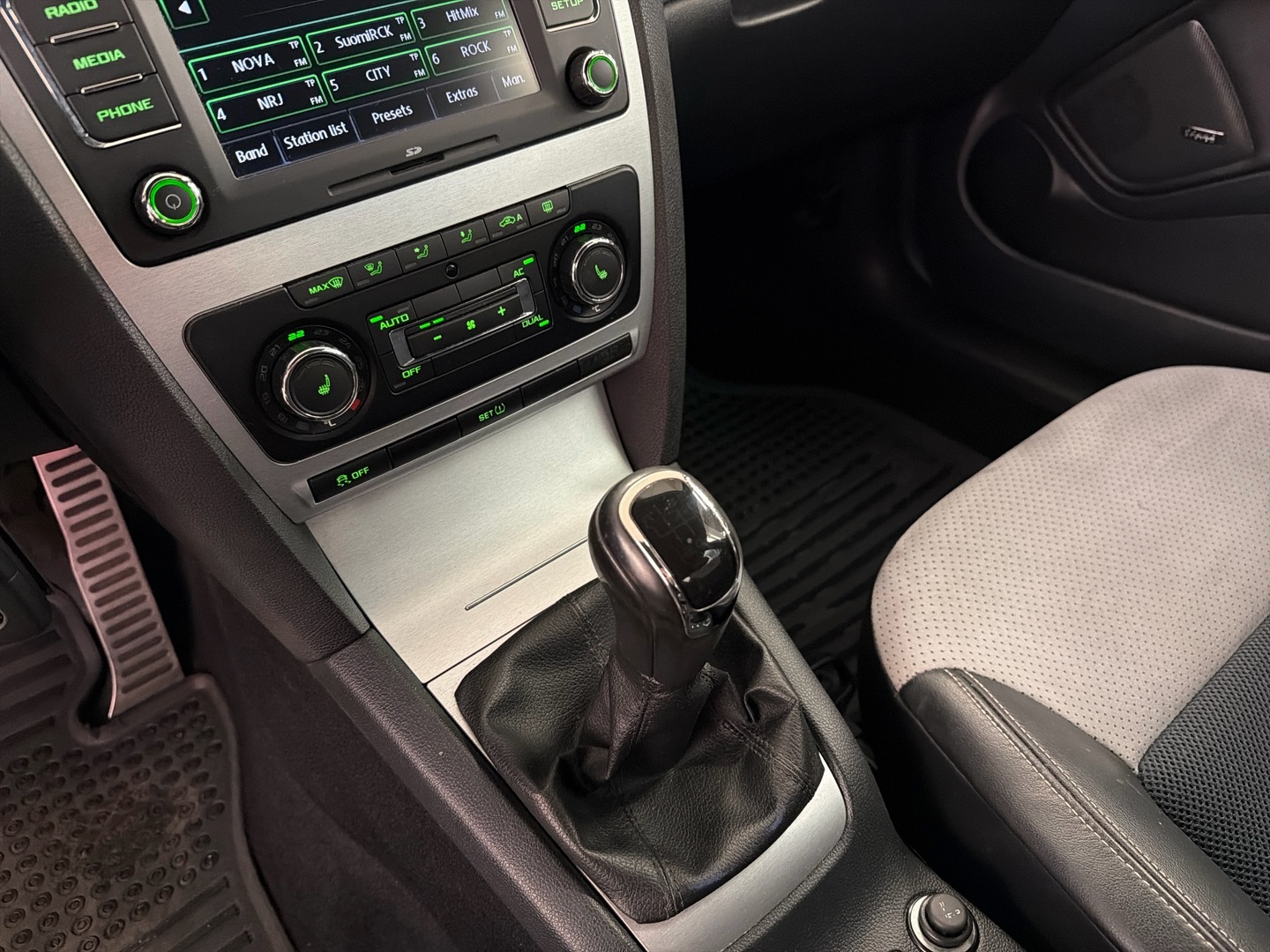 SKODA Octavia 2011