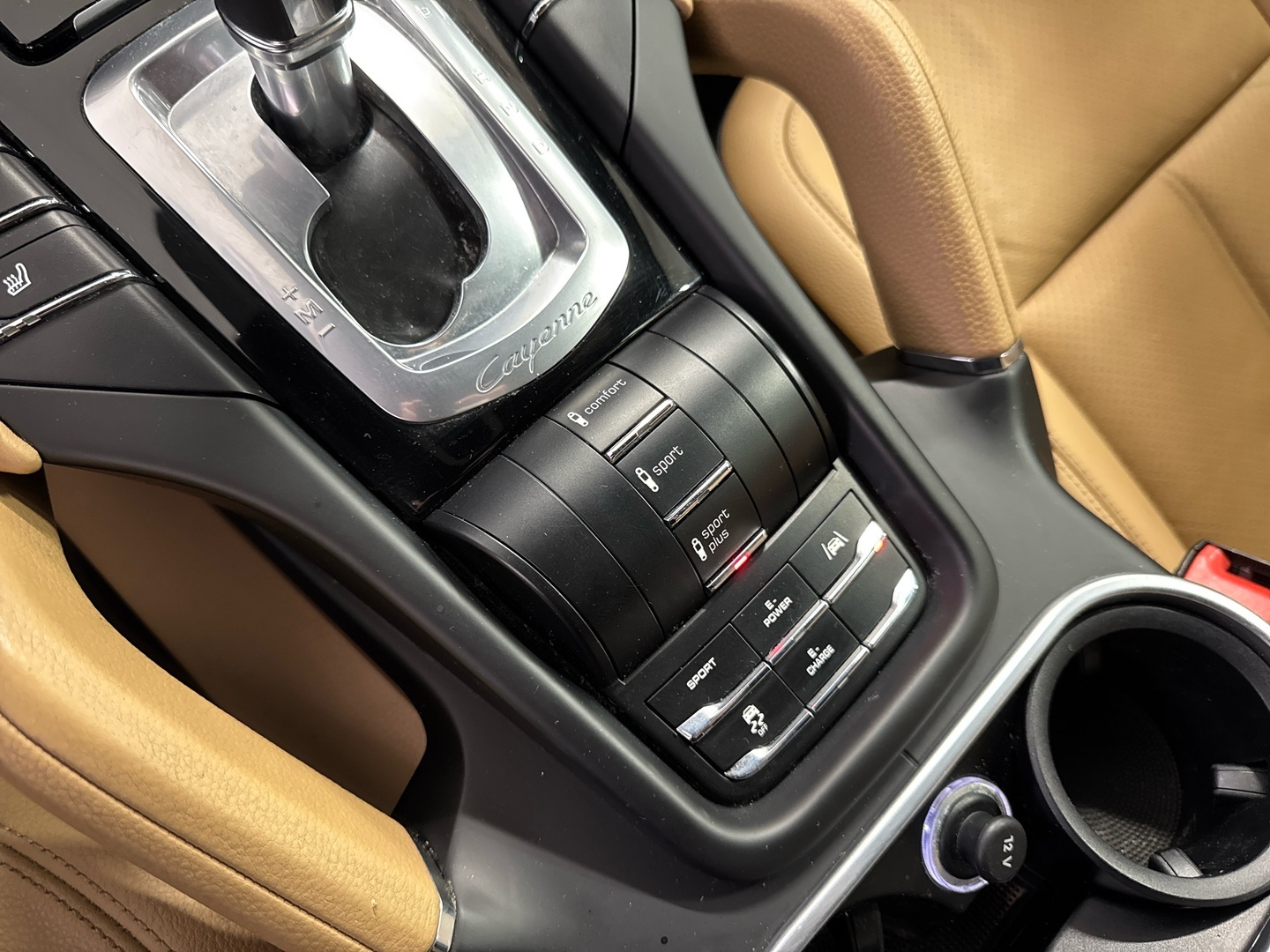 PORSCHE Cayenne 2015