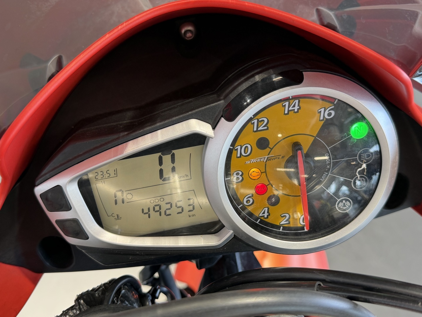 TRIUMPH STREET TRIPLE 2010