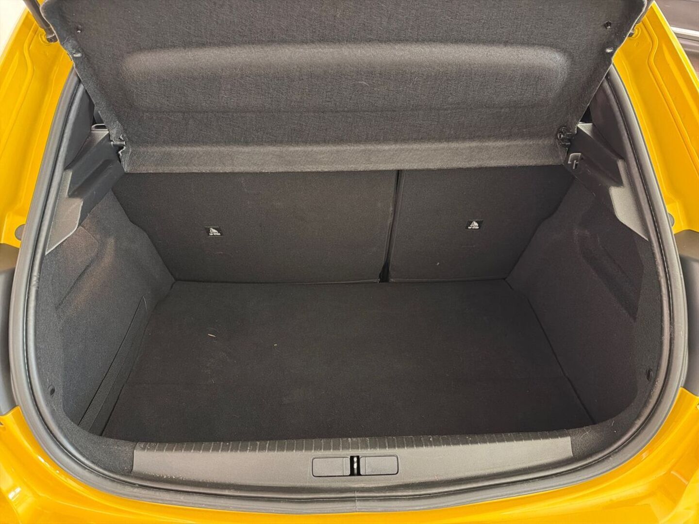 PEUGEOT 208 2021