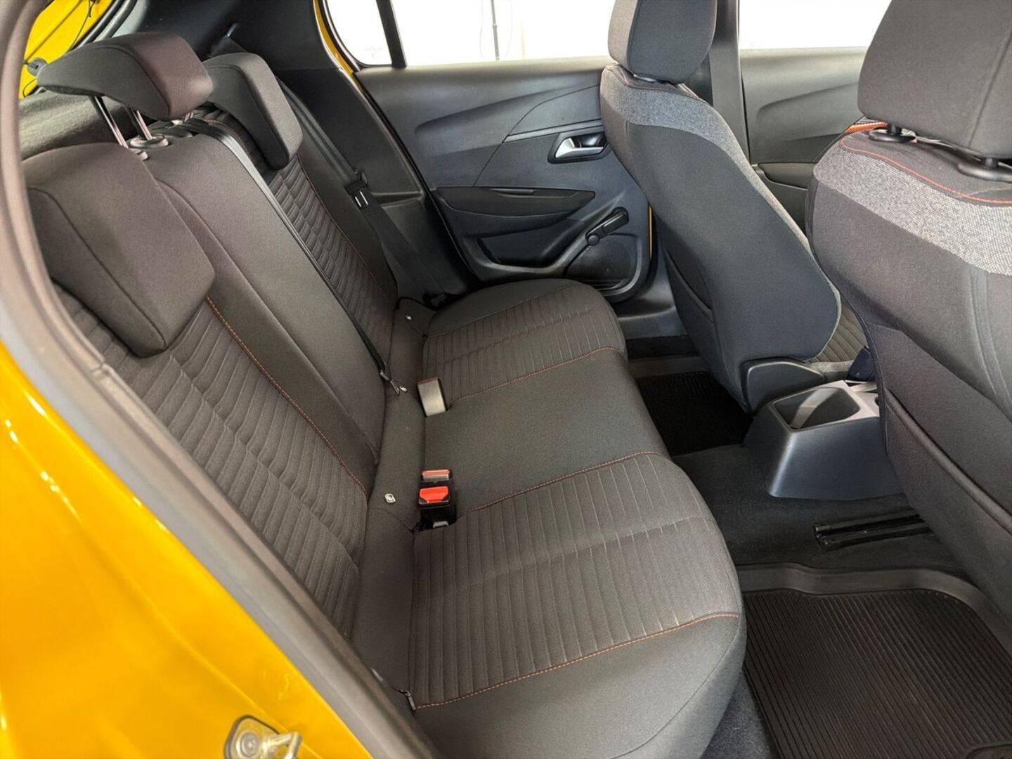 PEUGEOT 208 2021