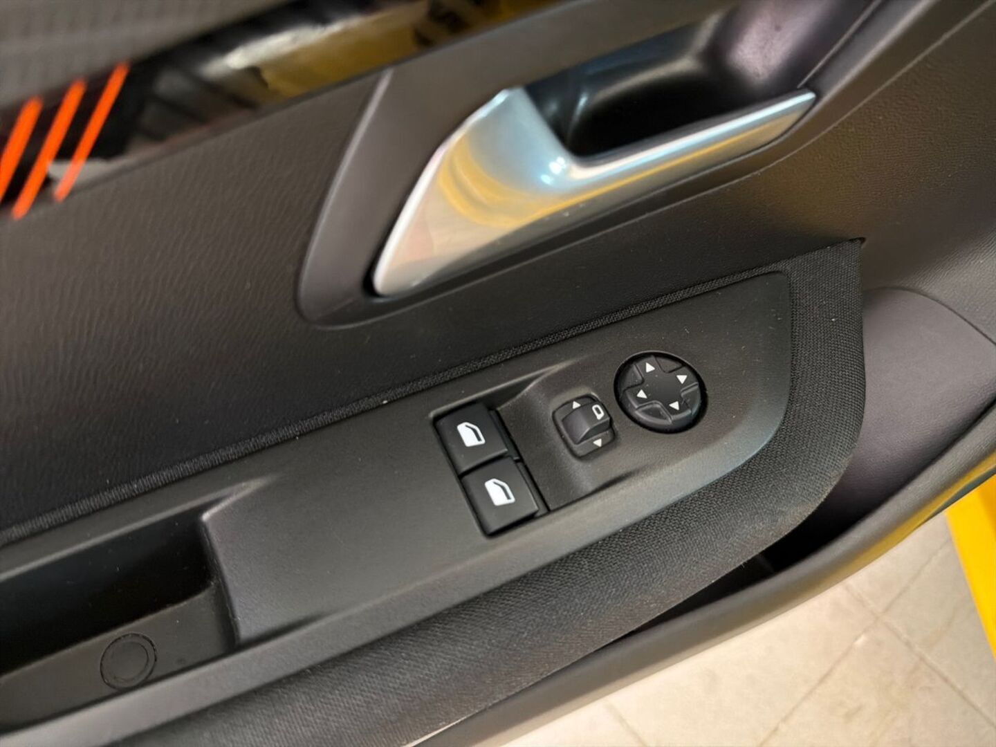 PEUGEOT 208 2021