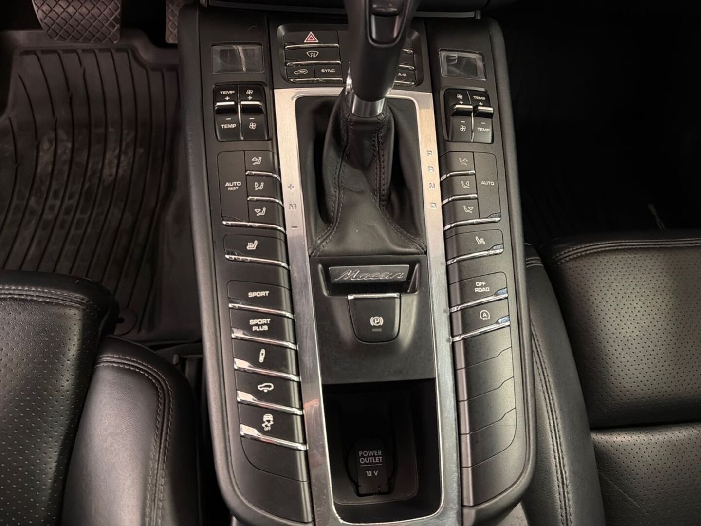 PORSCHE Macan 2015