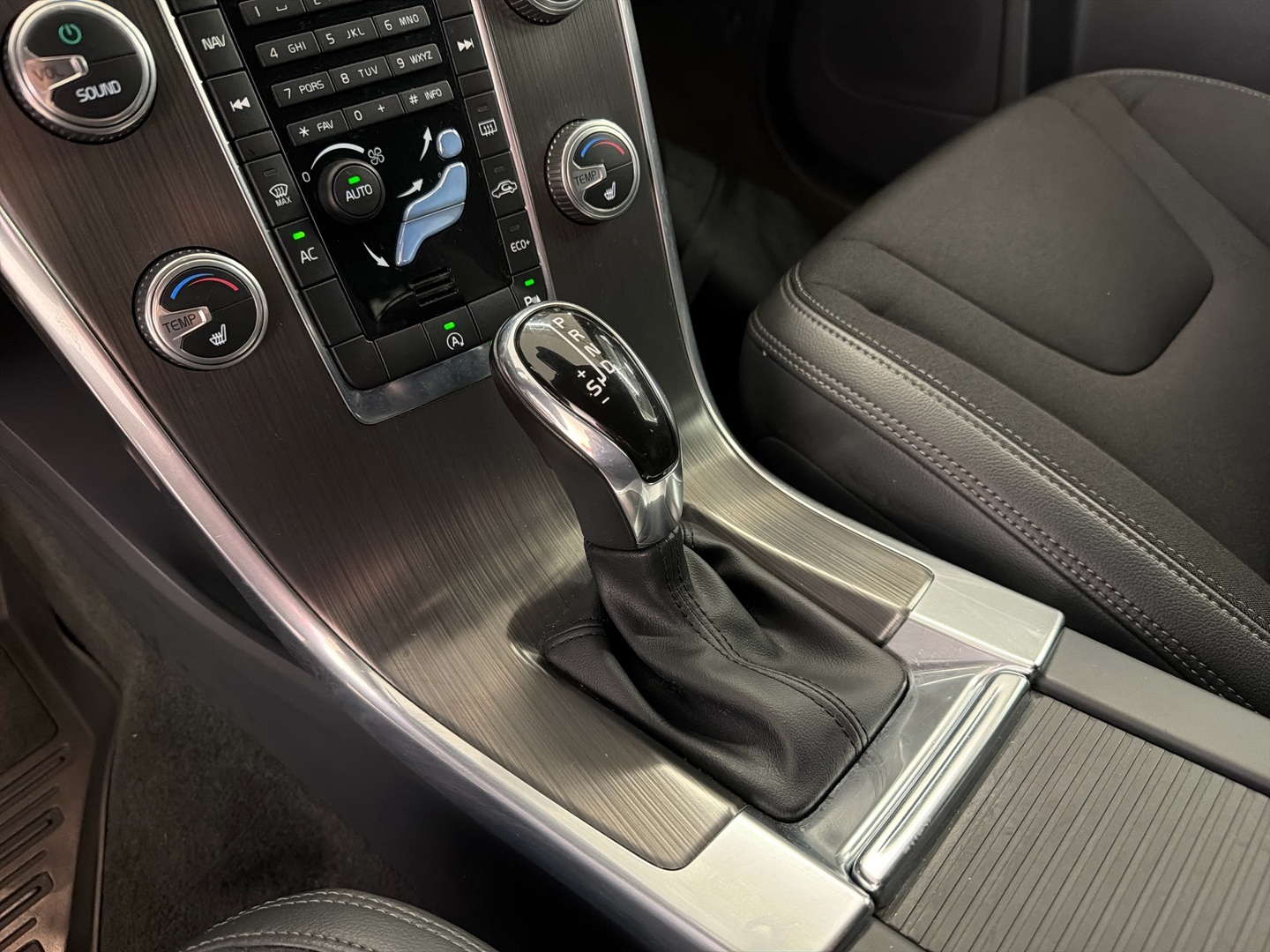 VOLVO XC60 2016