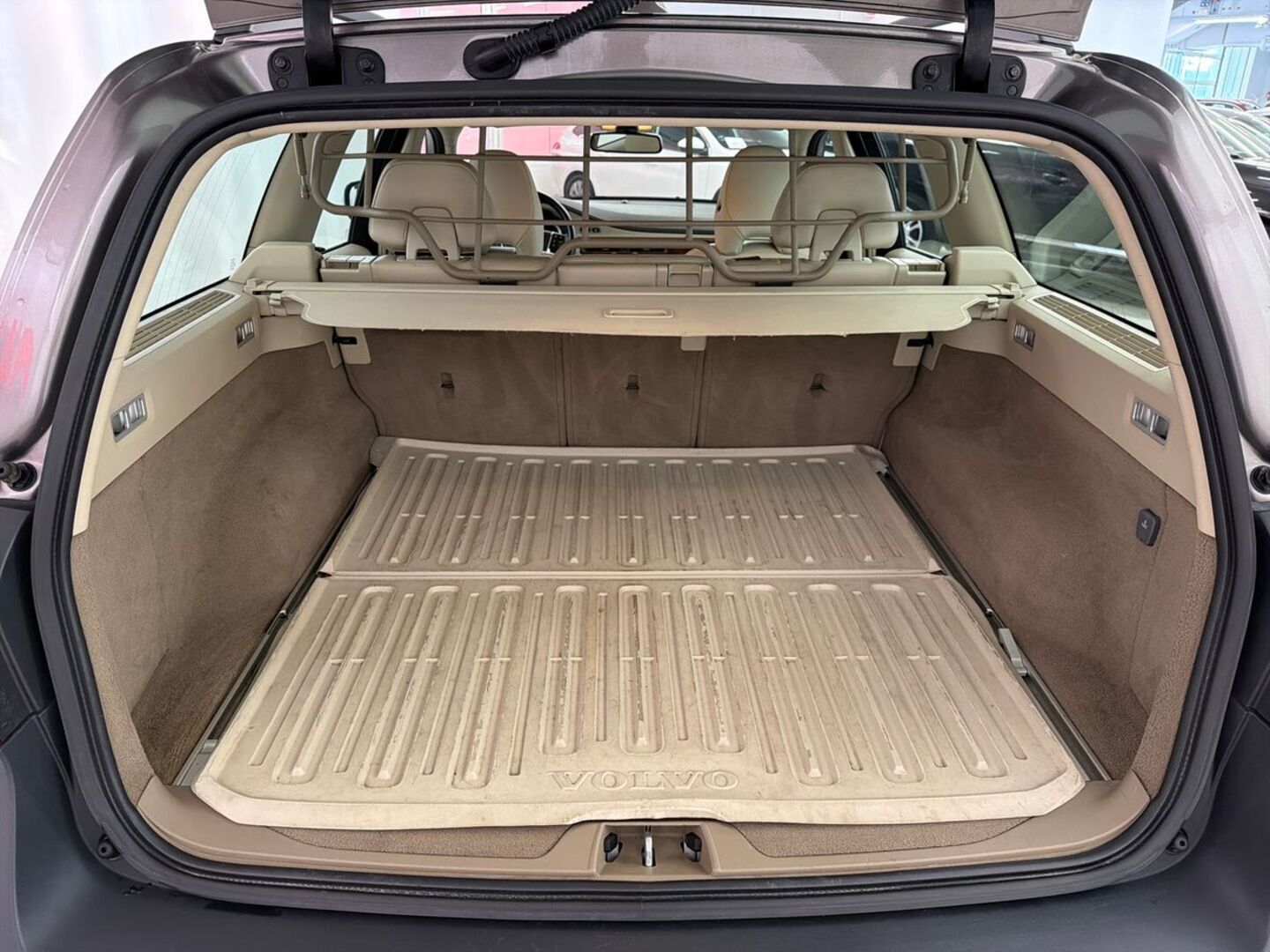 VOLVO XC70 2010