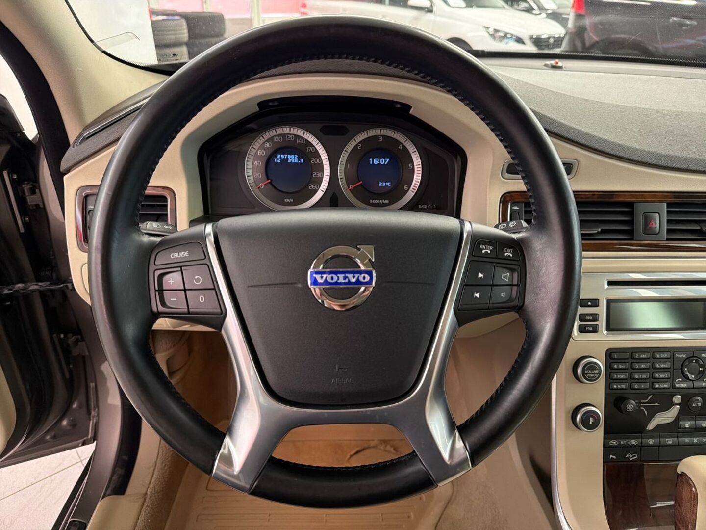 VOLVO XC70 2010
