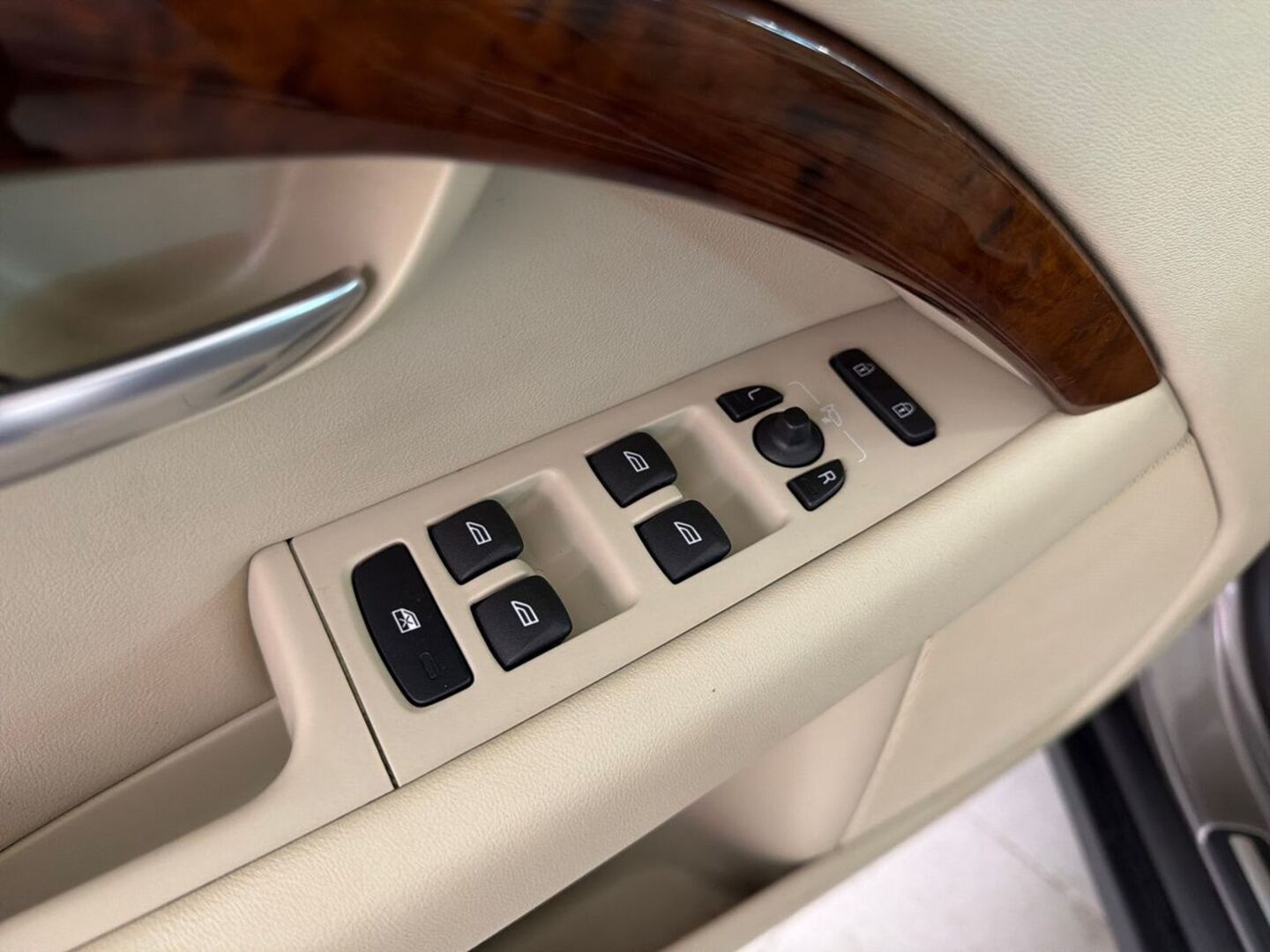 VOLVO XC70 2010