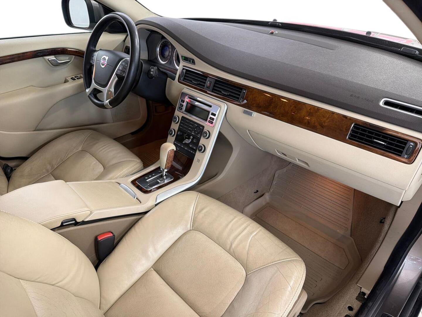 VOLVO XC70 2010