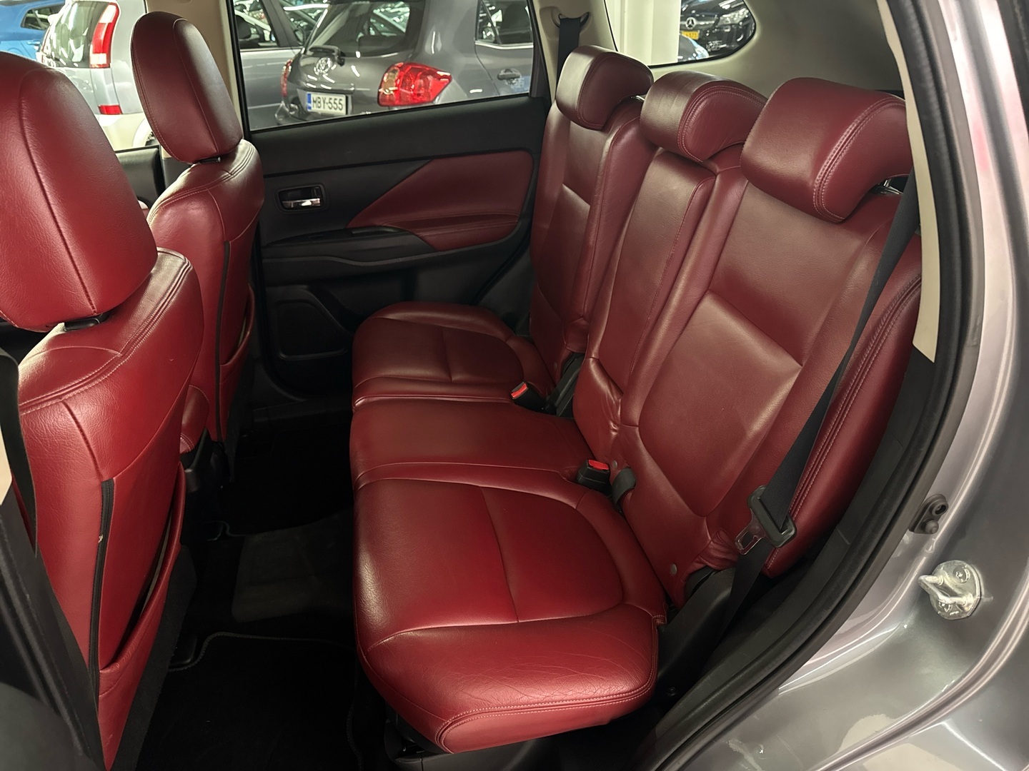 MITSUBISHI Outlander PHEV 2015