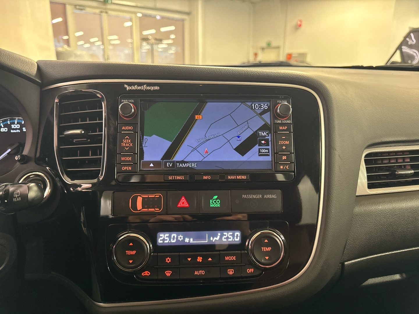MITSUBISHI Outlander PHEV 2015