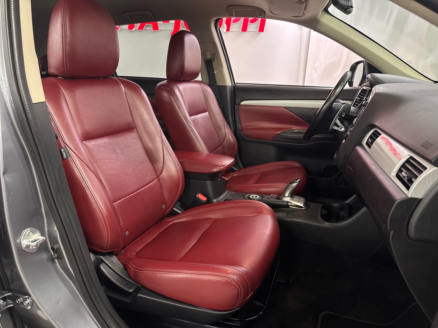 MITSUBISHI Outlander PHEV 2015