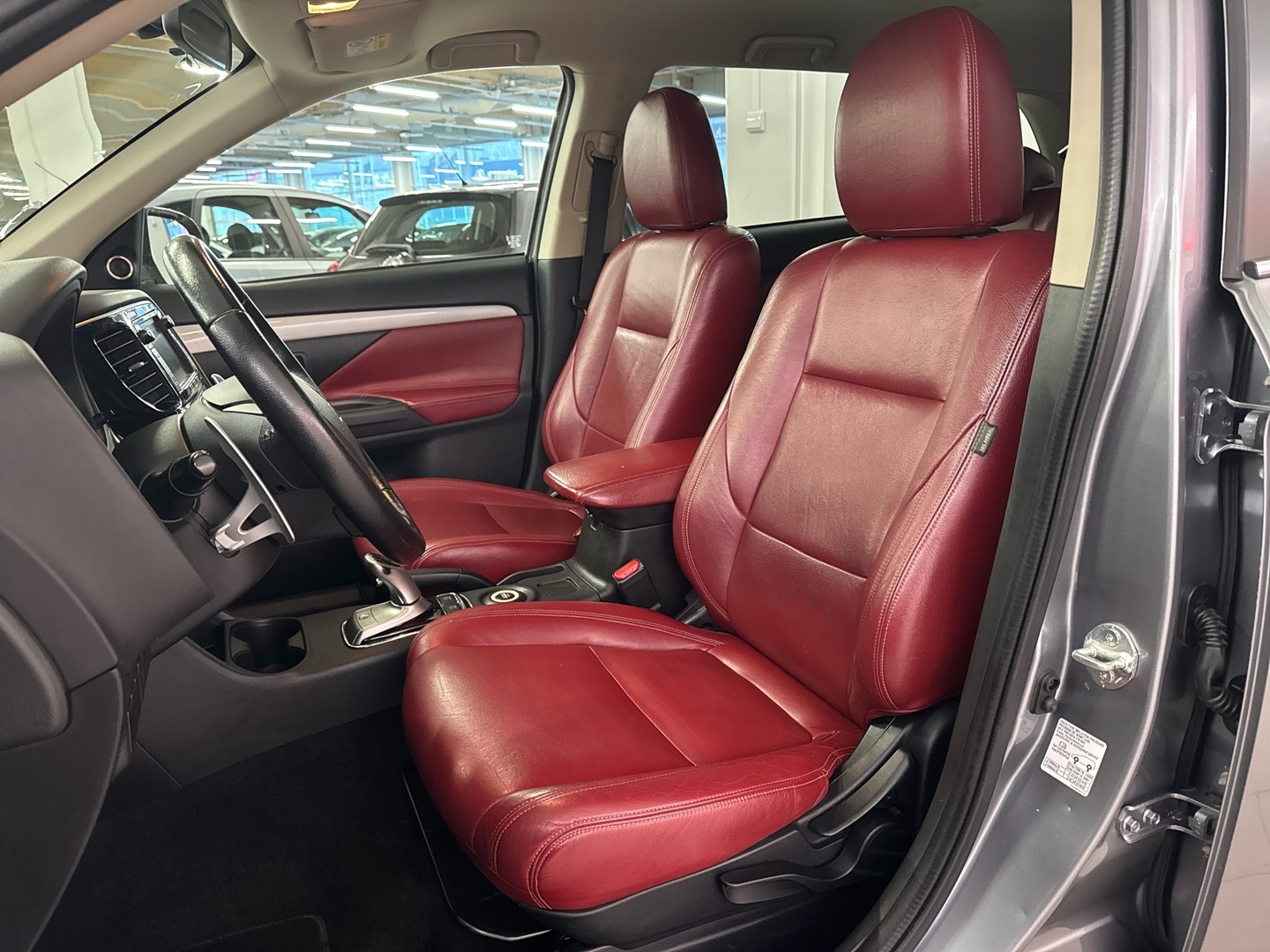 MITSUBISHI Outlander PHEV 2015