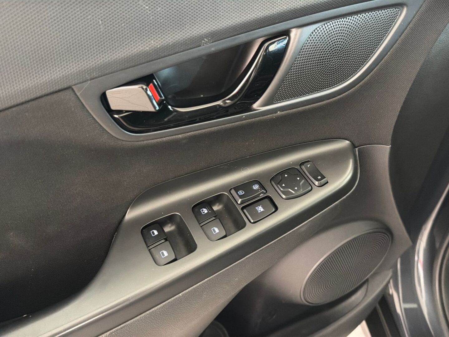 HYUNDAI KONA 29