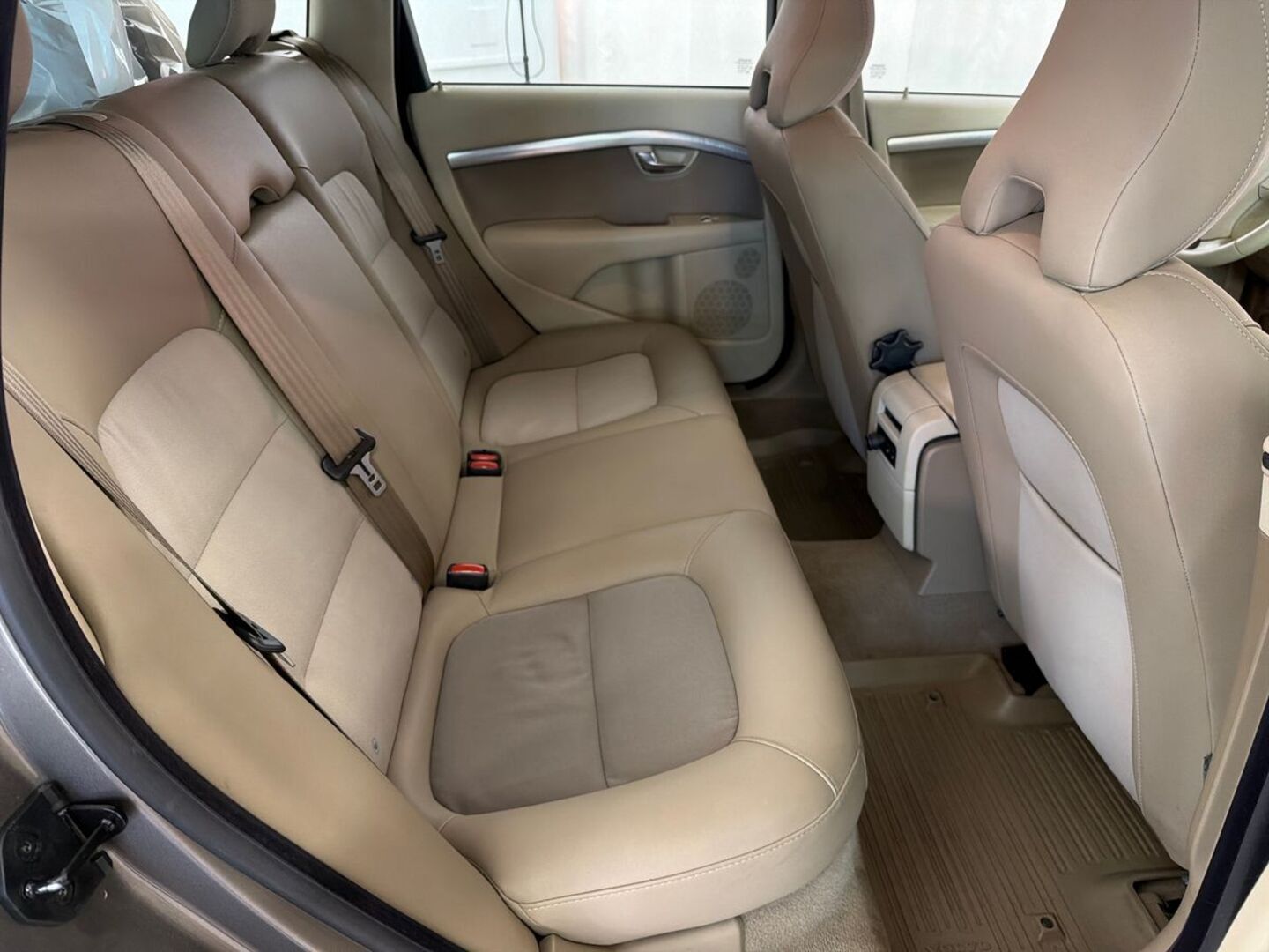 VOLVO V70 12