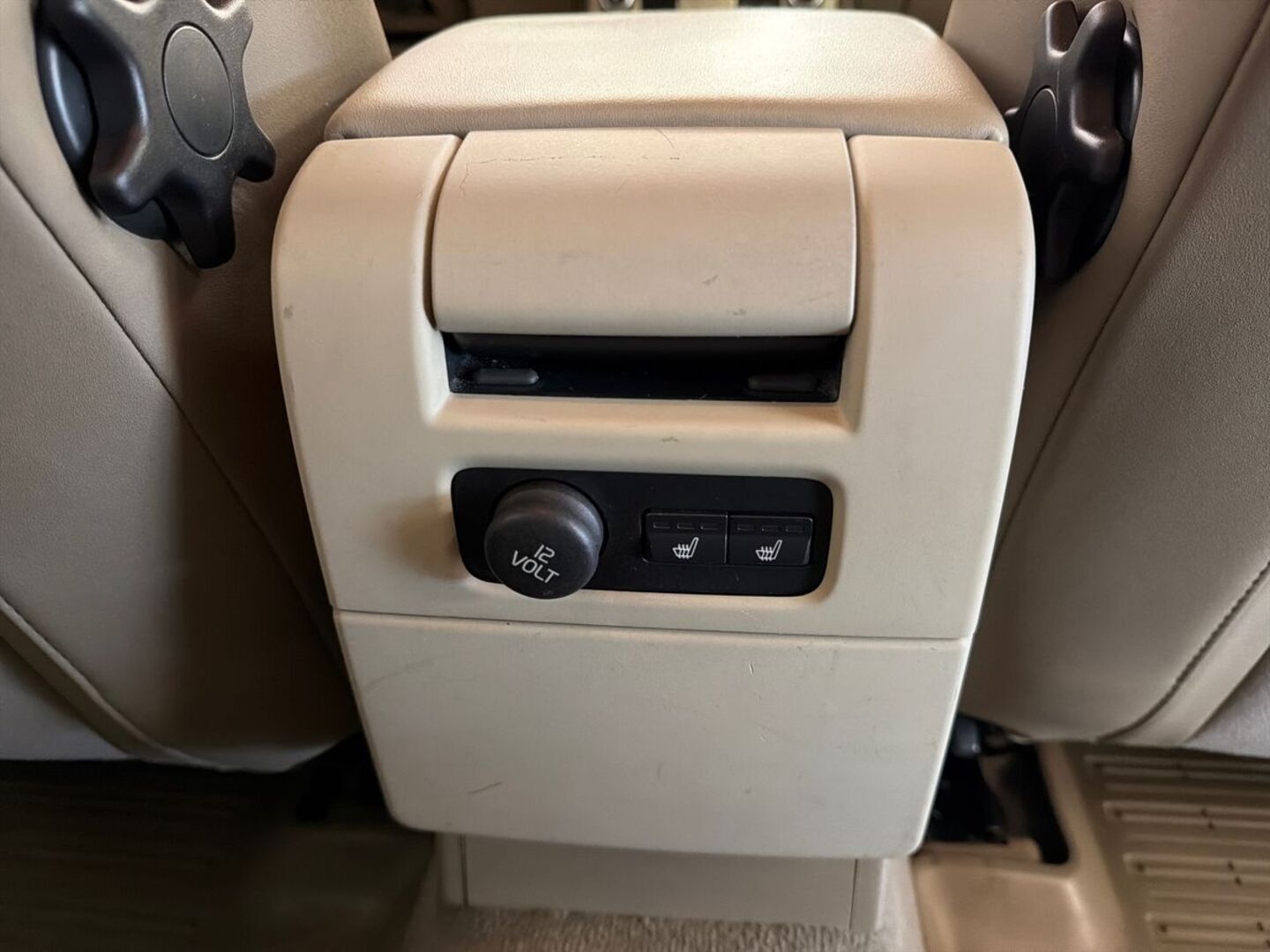 VOLVO V70 13
