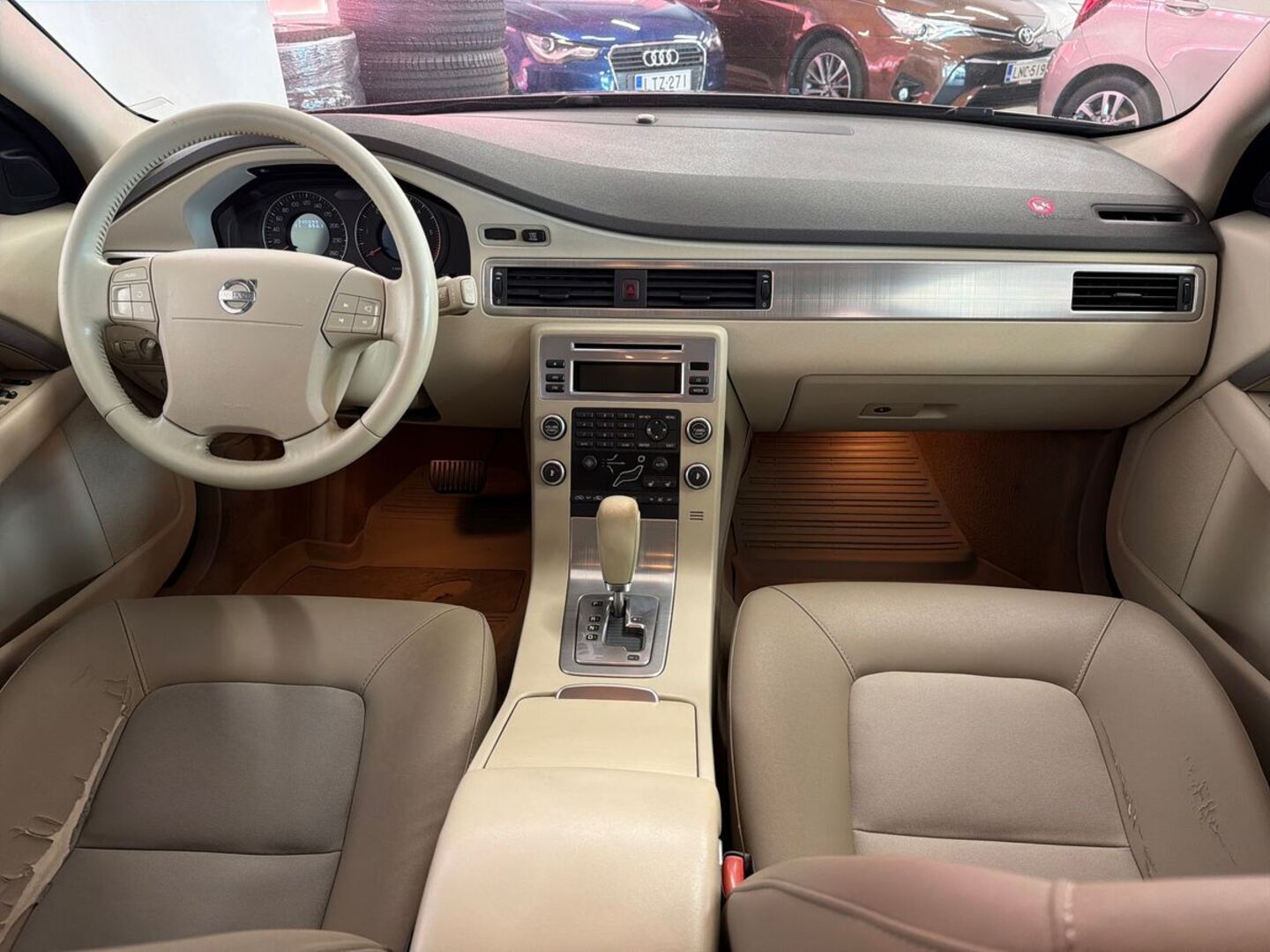 VOLVO V70 14