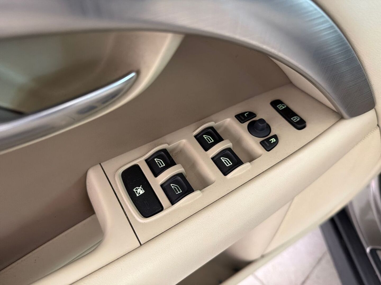 VOLVO V70 19