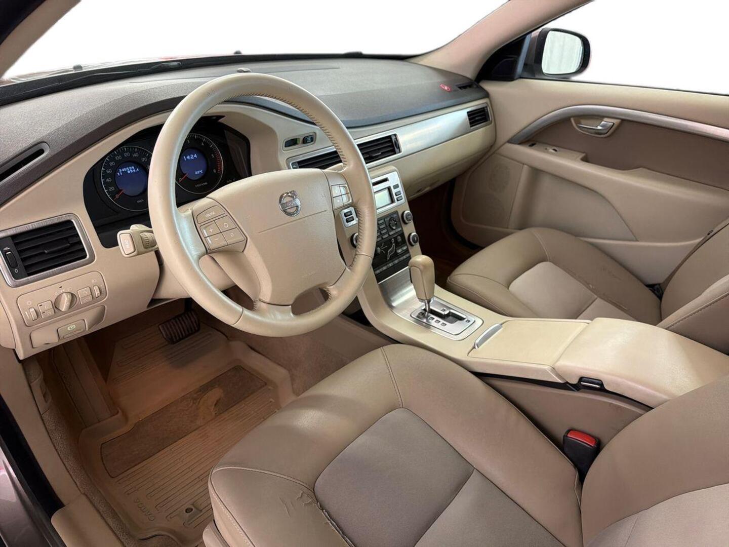 VOLVO V70 6