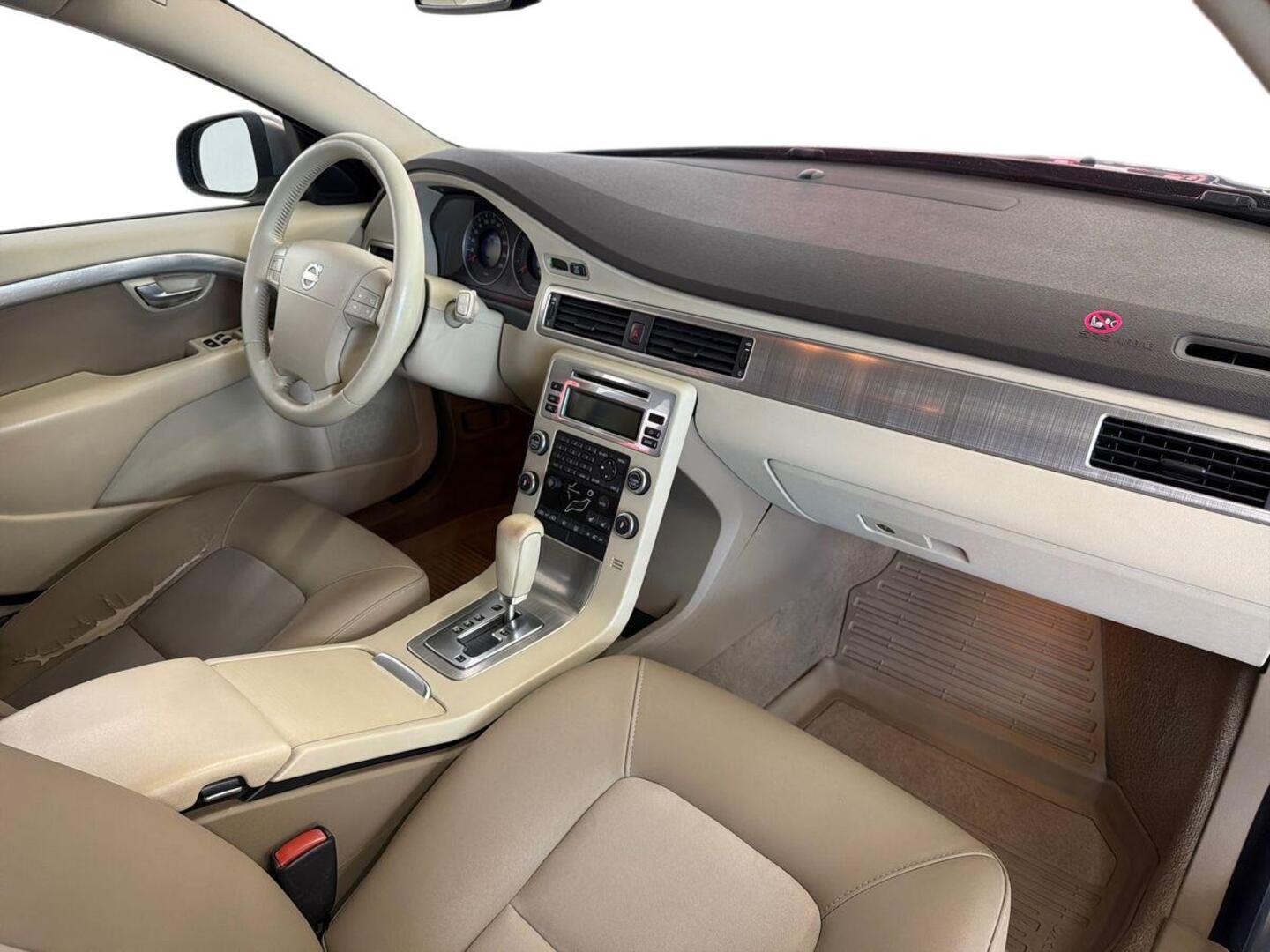 VOLVO V70 7