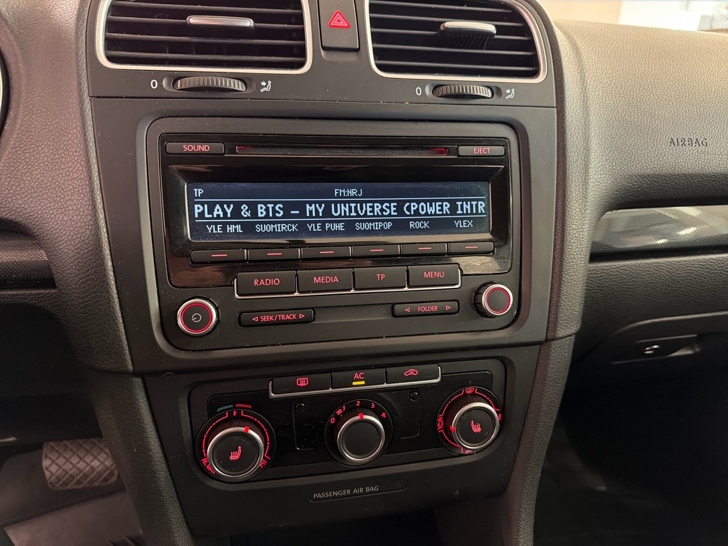 VOLKSWAGEN Golf 2012