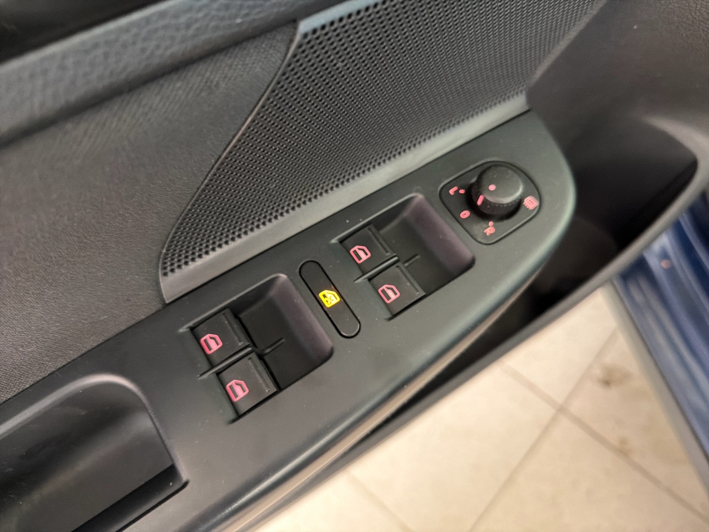 VOLKSWAGEN Golf 2012