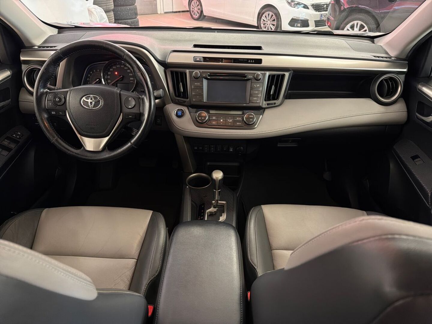 TOYOTA RAV4 17