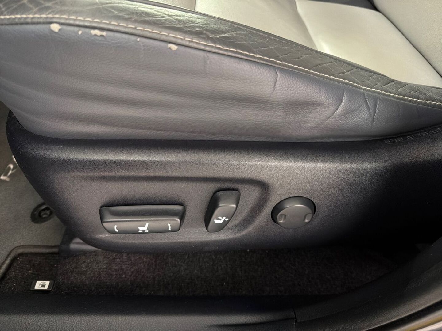 TOYOTA RAV4 26