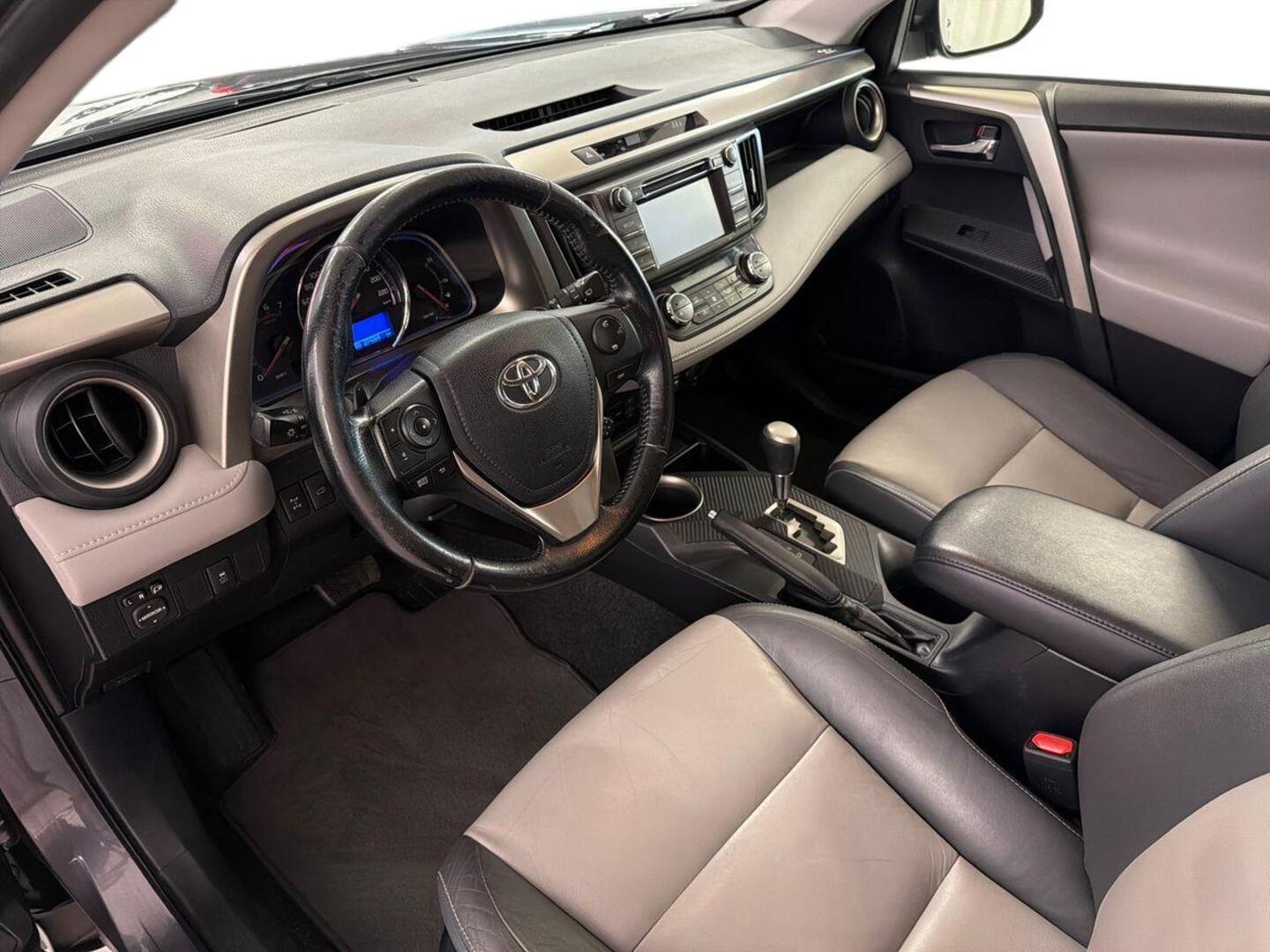 TOYOTA RAV4 7