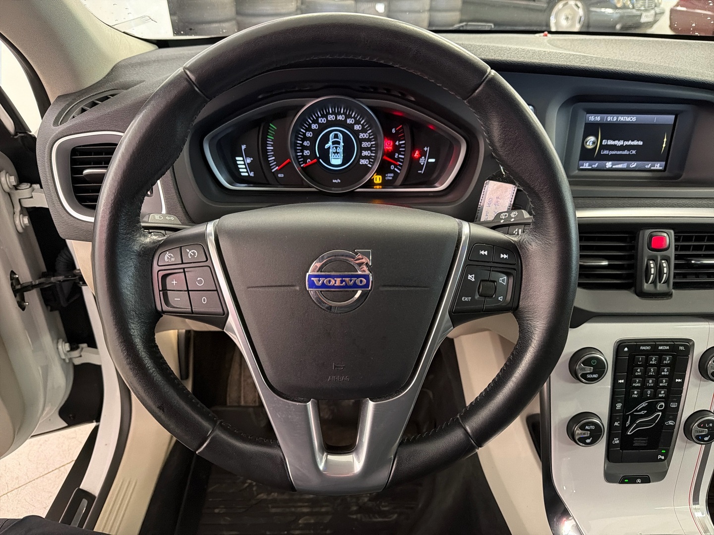 VOLVO V40 Cross Country 2016