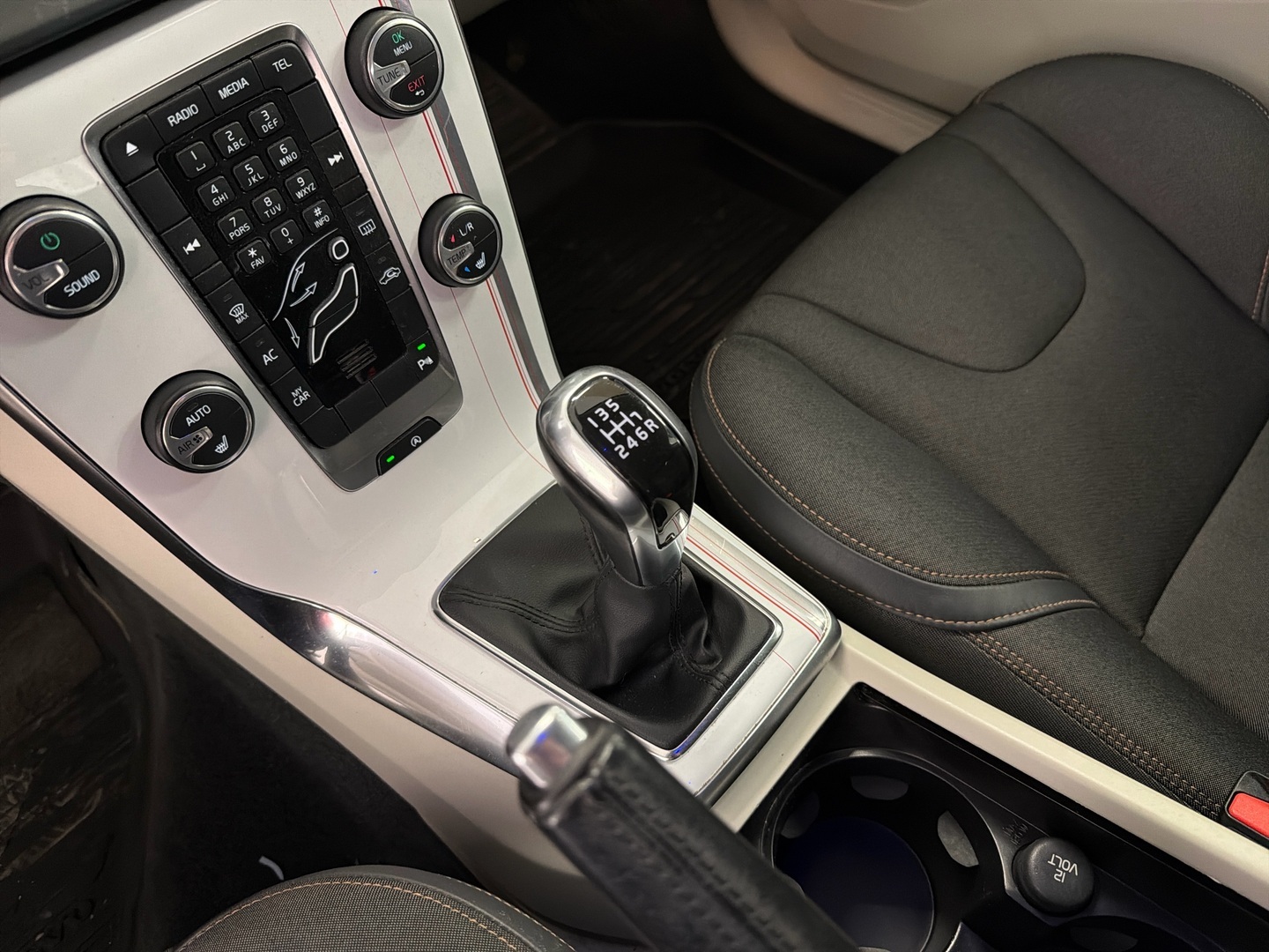 VOLVO V40 Cross Country 2016