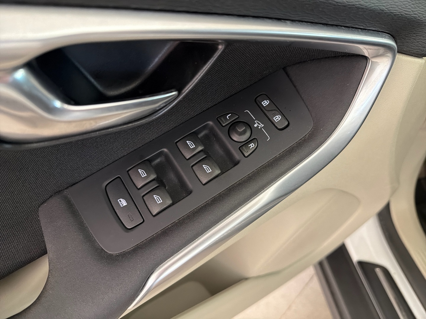 VOLVO V40 Cross Country 2016