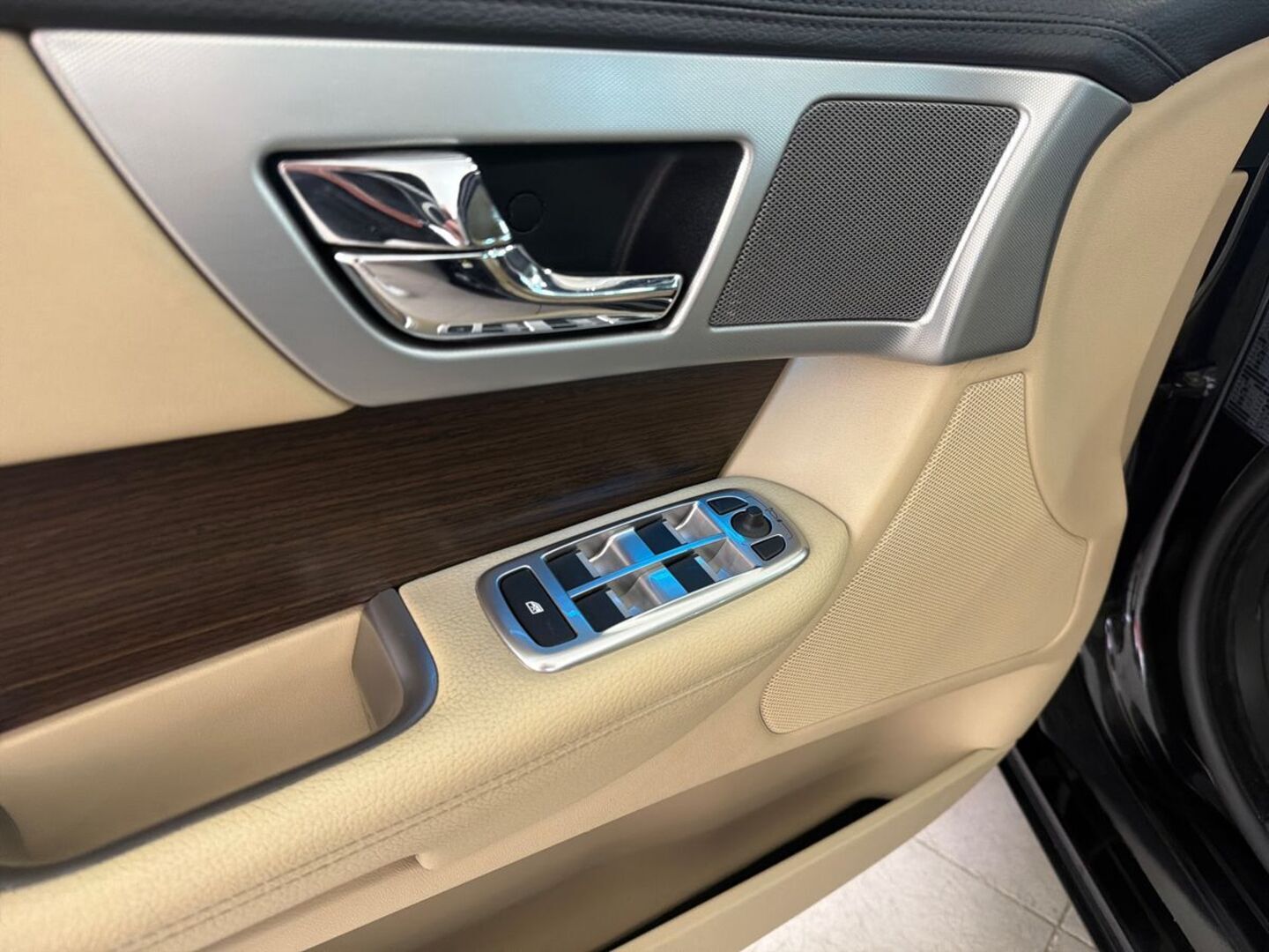 JAGUAR XF 2016